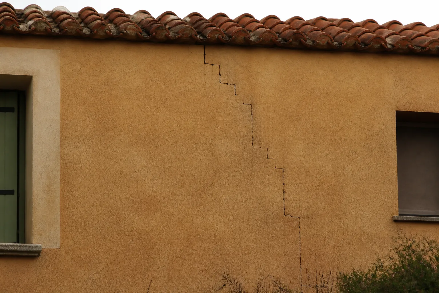 Expert examinant un logement, Castelnaudary