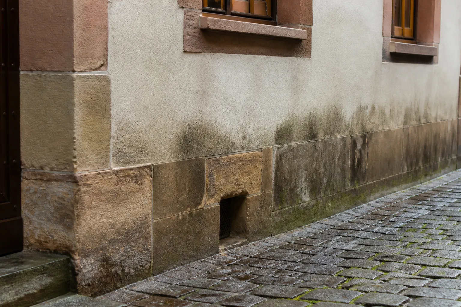 Mur avec traces d humidite, Rethel